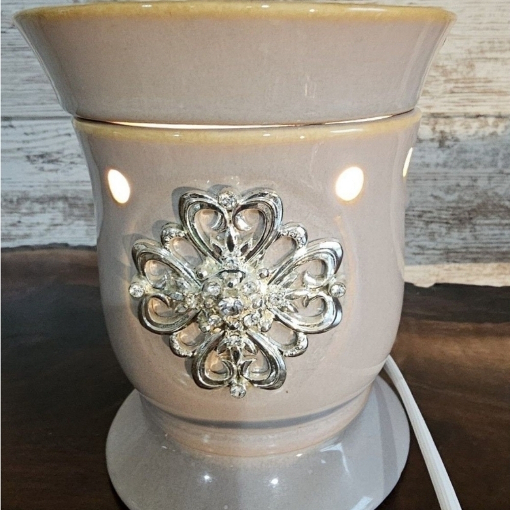 💜-SCENTSY |MOTHERS DAY WARMER - Picture 2 of 3